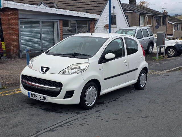 Peugeot 107 1.0 Urban 5dr 2-Tronic Hatchback Petrol White